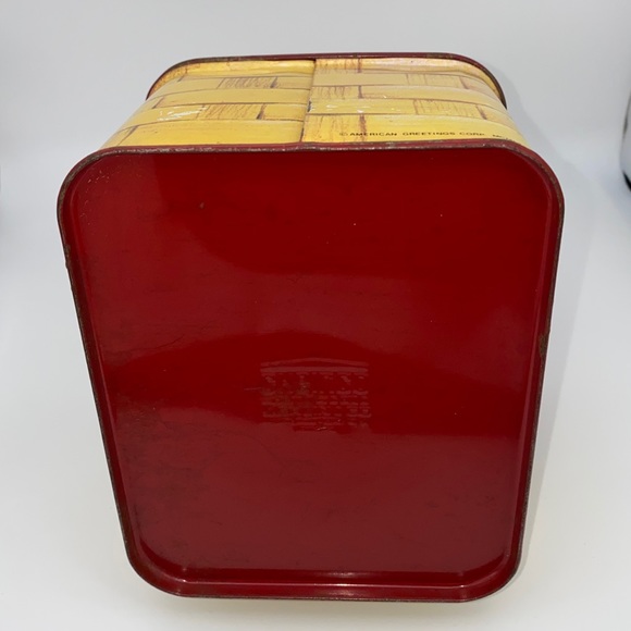 Vintage 1980 Strawberry Shortcake Metal Tin - Picture 3 of 7